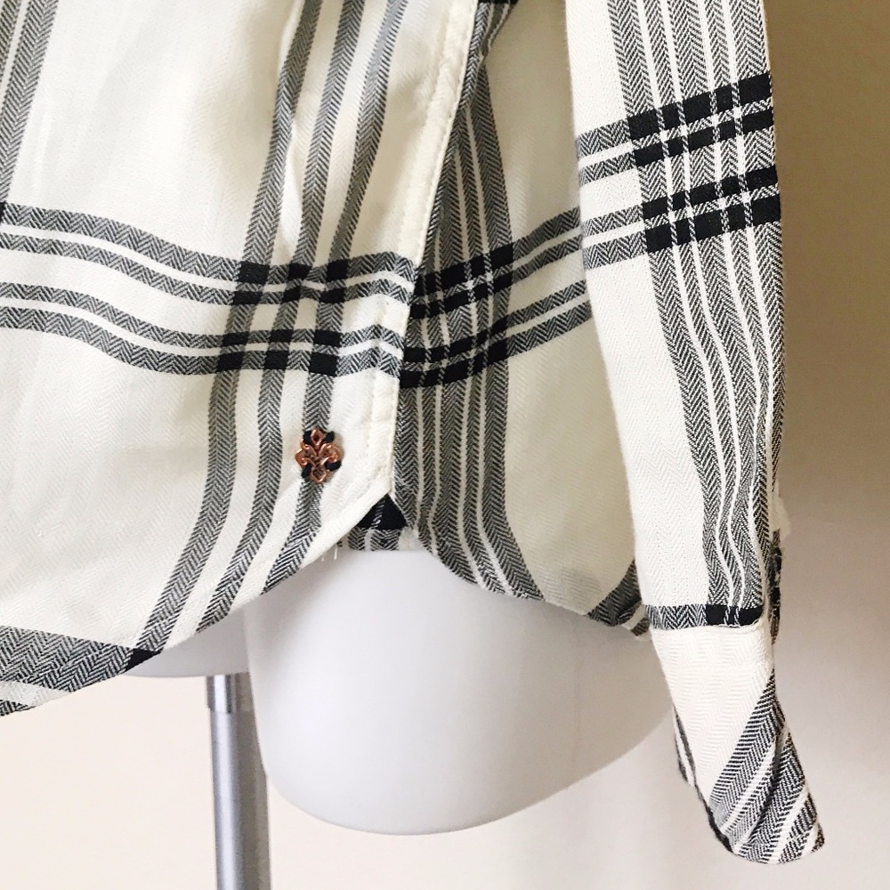 ❌SOLD❌ Hatley | Cream Black Plaid Button Down L - Picture 7 of 10